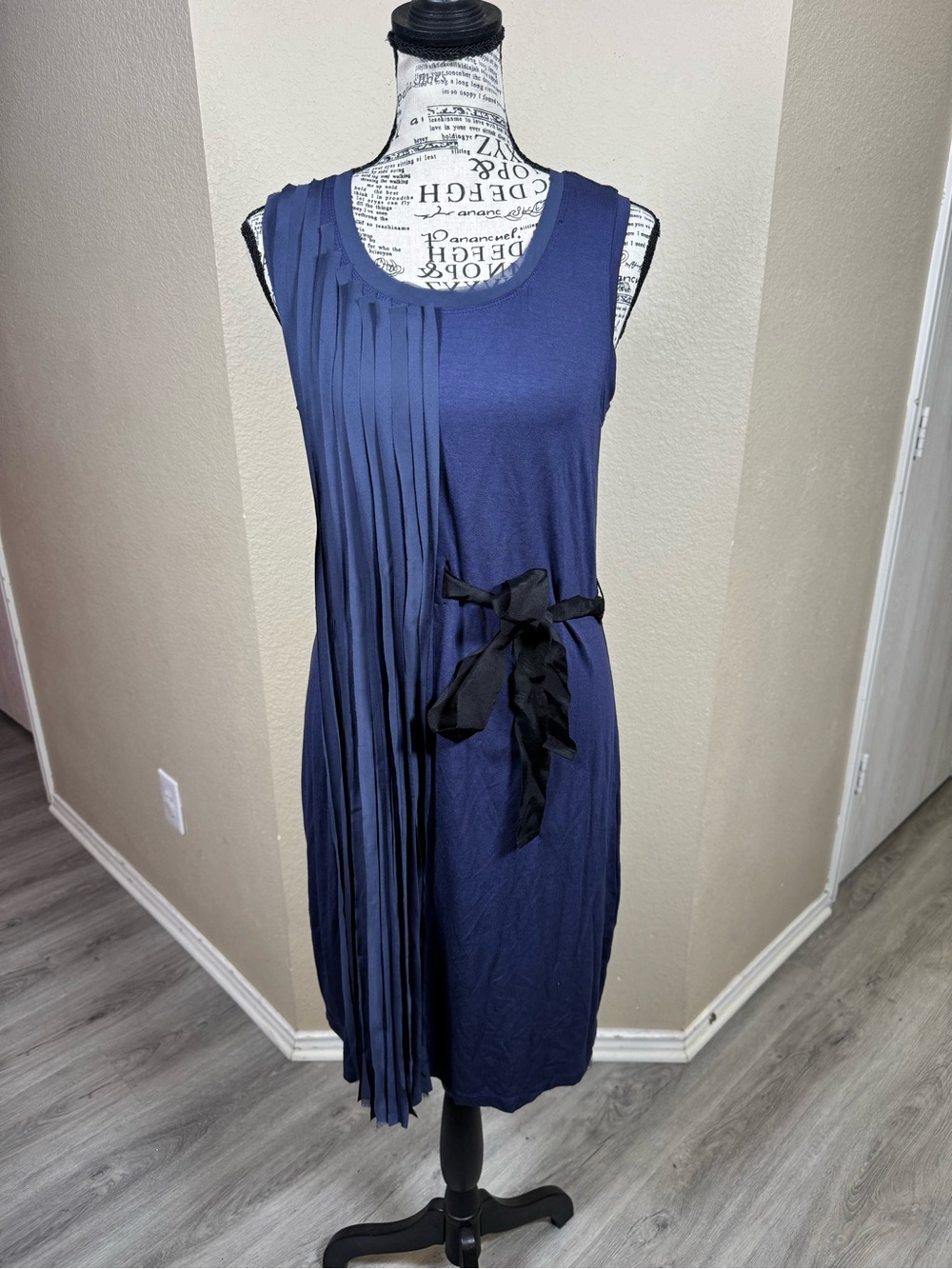 Vera Wang pleated super soft dress size medium